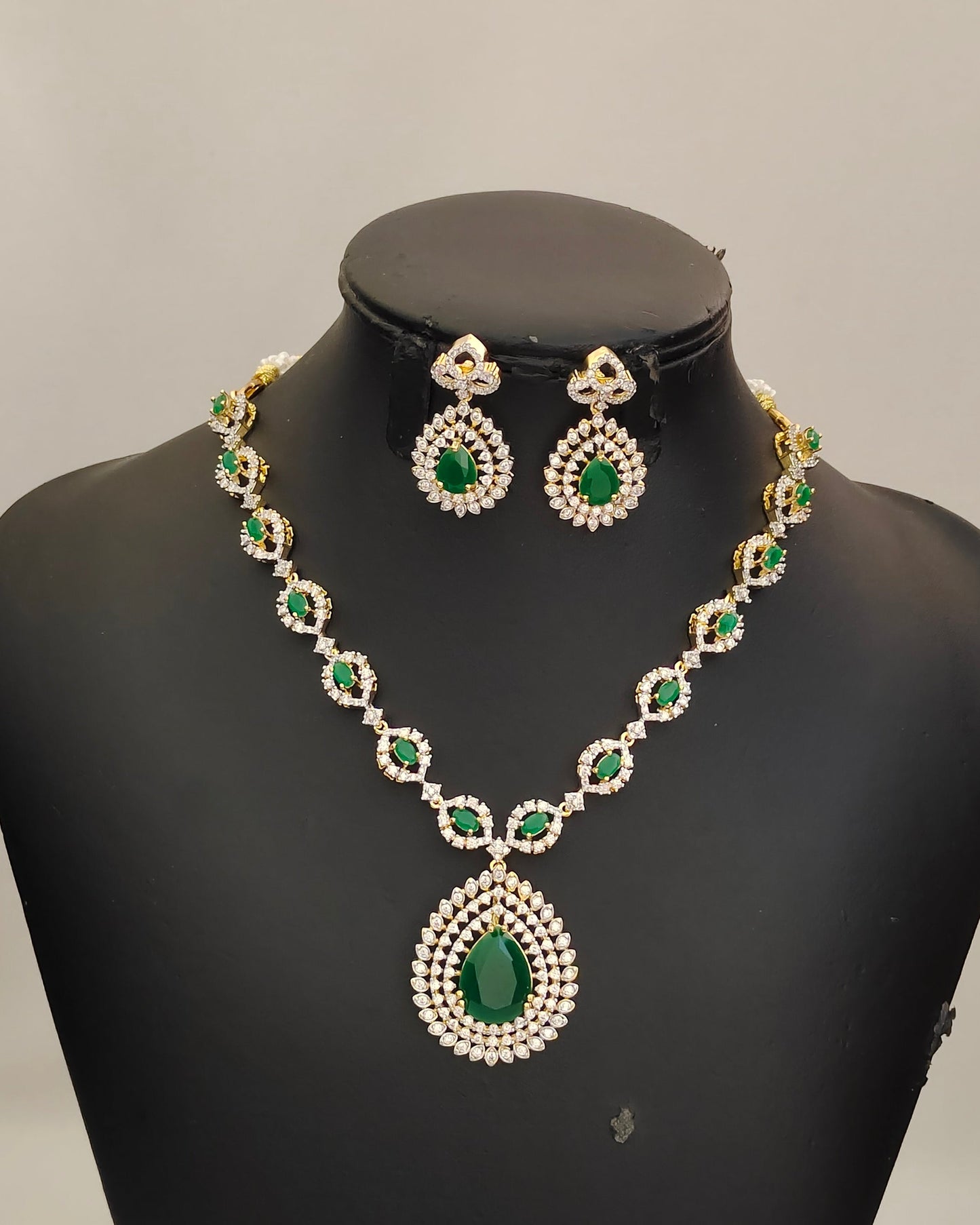 Diamond Finish Neckset