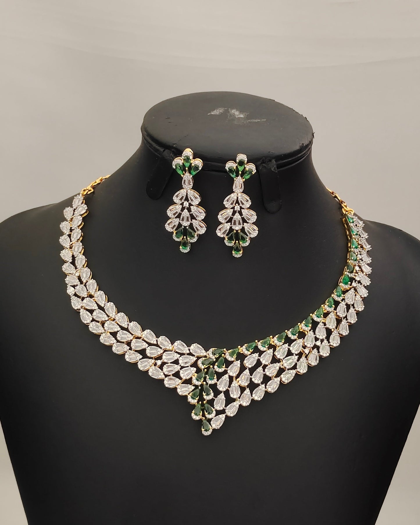 Diamond Finish Neckset