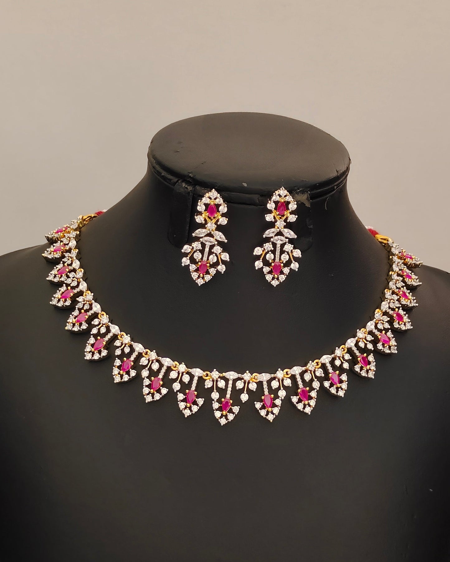 Diamond Finish Neckset