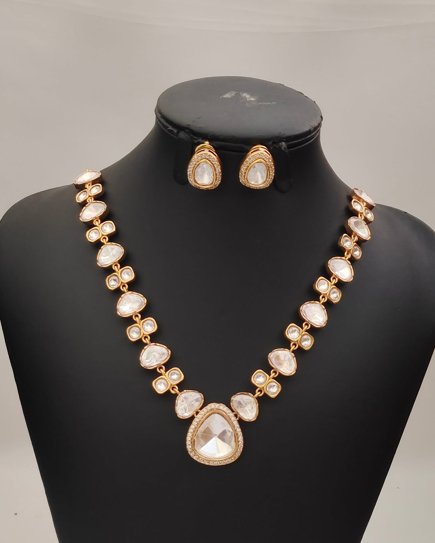 Kundan Neckset