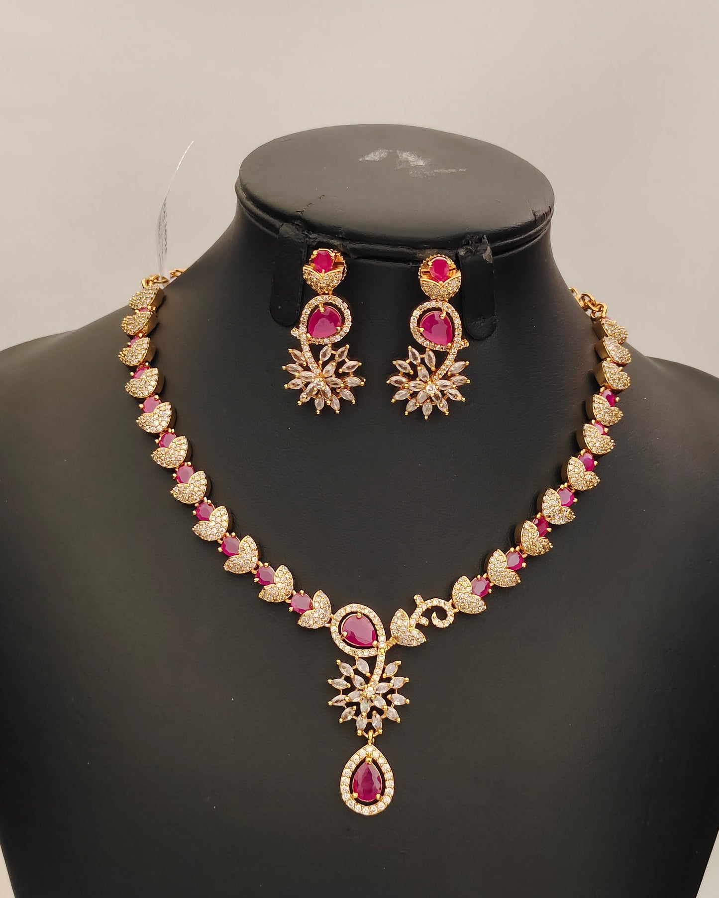 Matte Finish Neckset