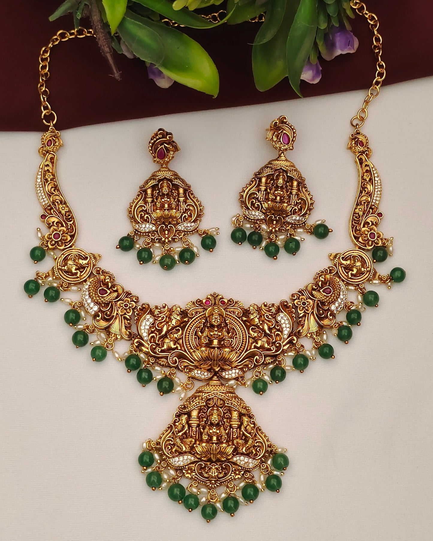 Matte Finish Neckset