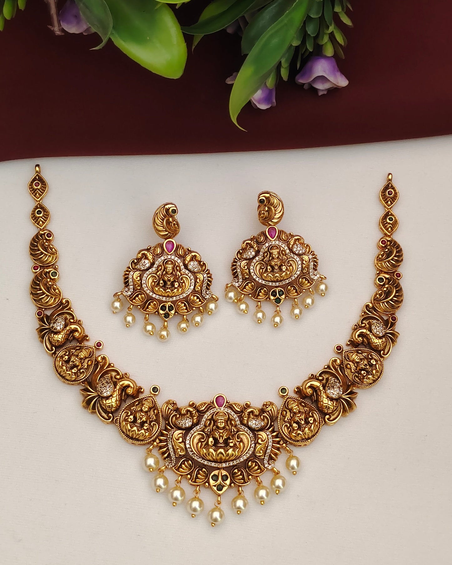 Matte Finish Neckset