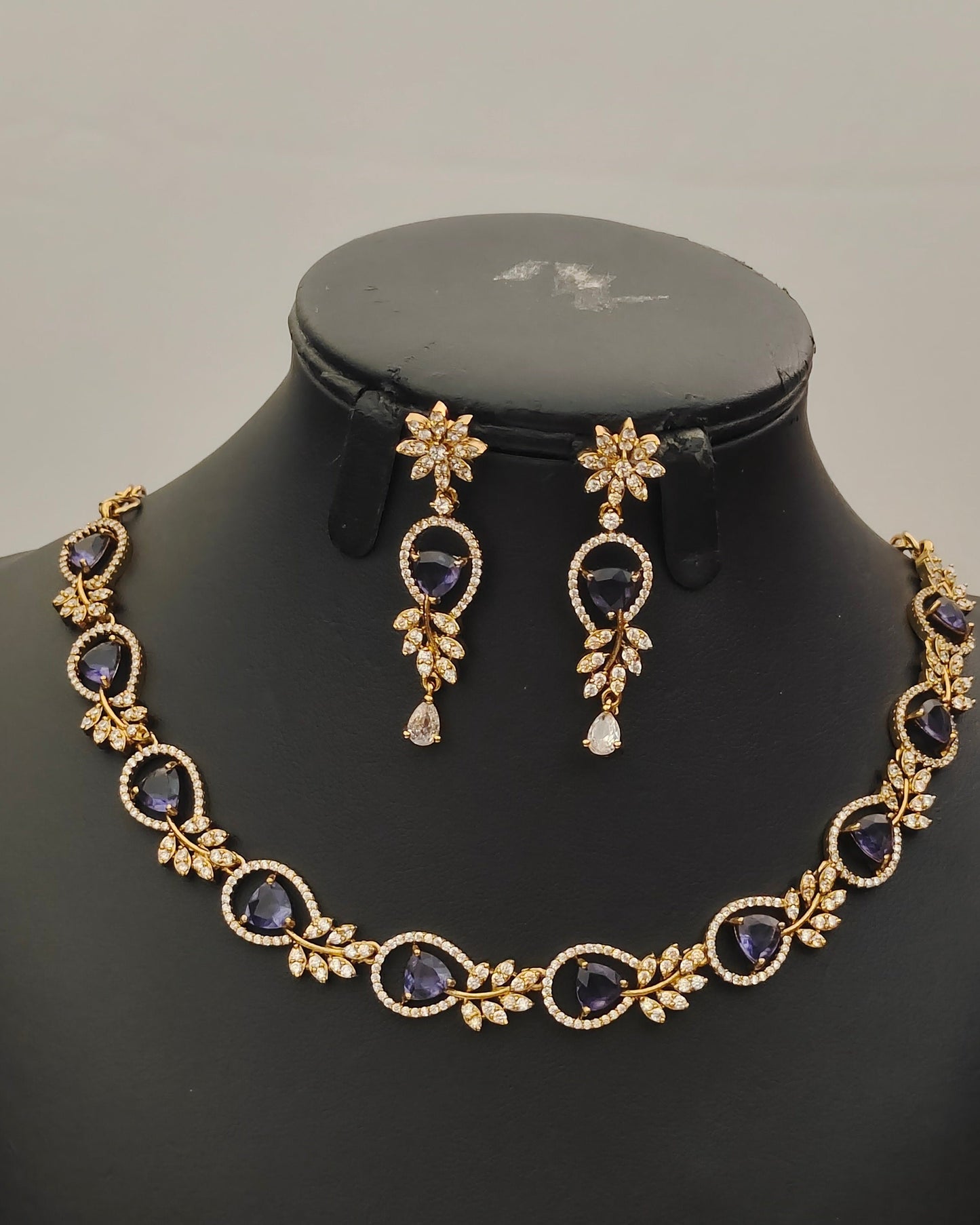 Matte Finish Neckset