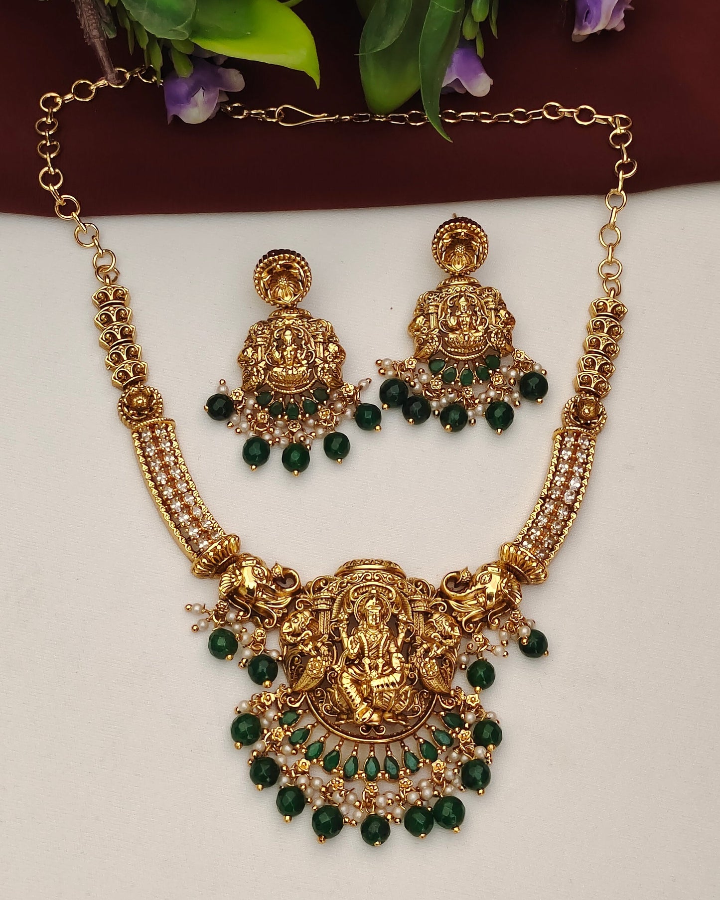 Matte Finish Neckset