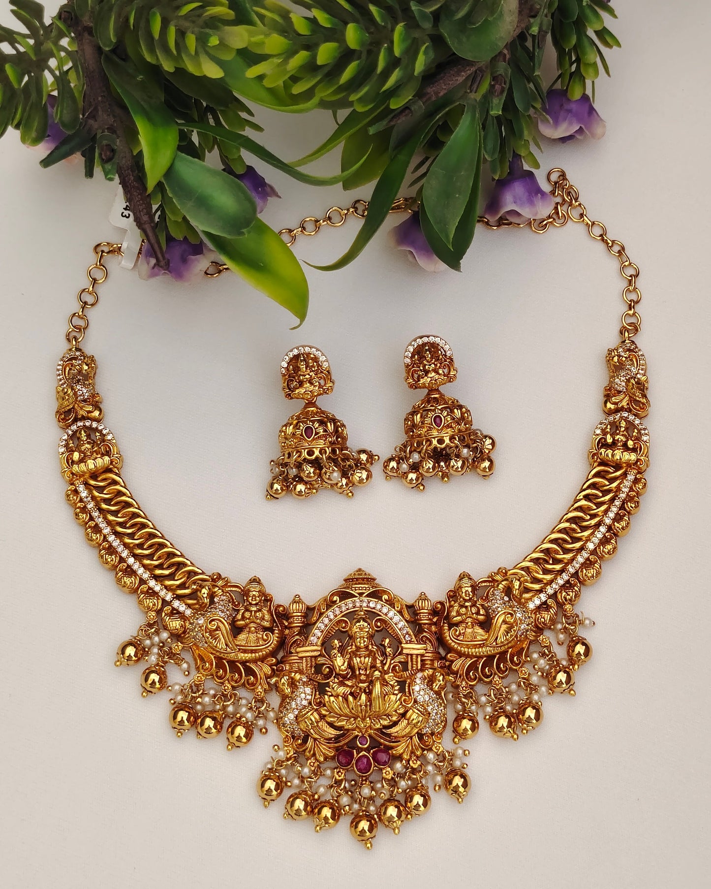 Matte Finish Neckset