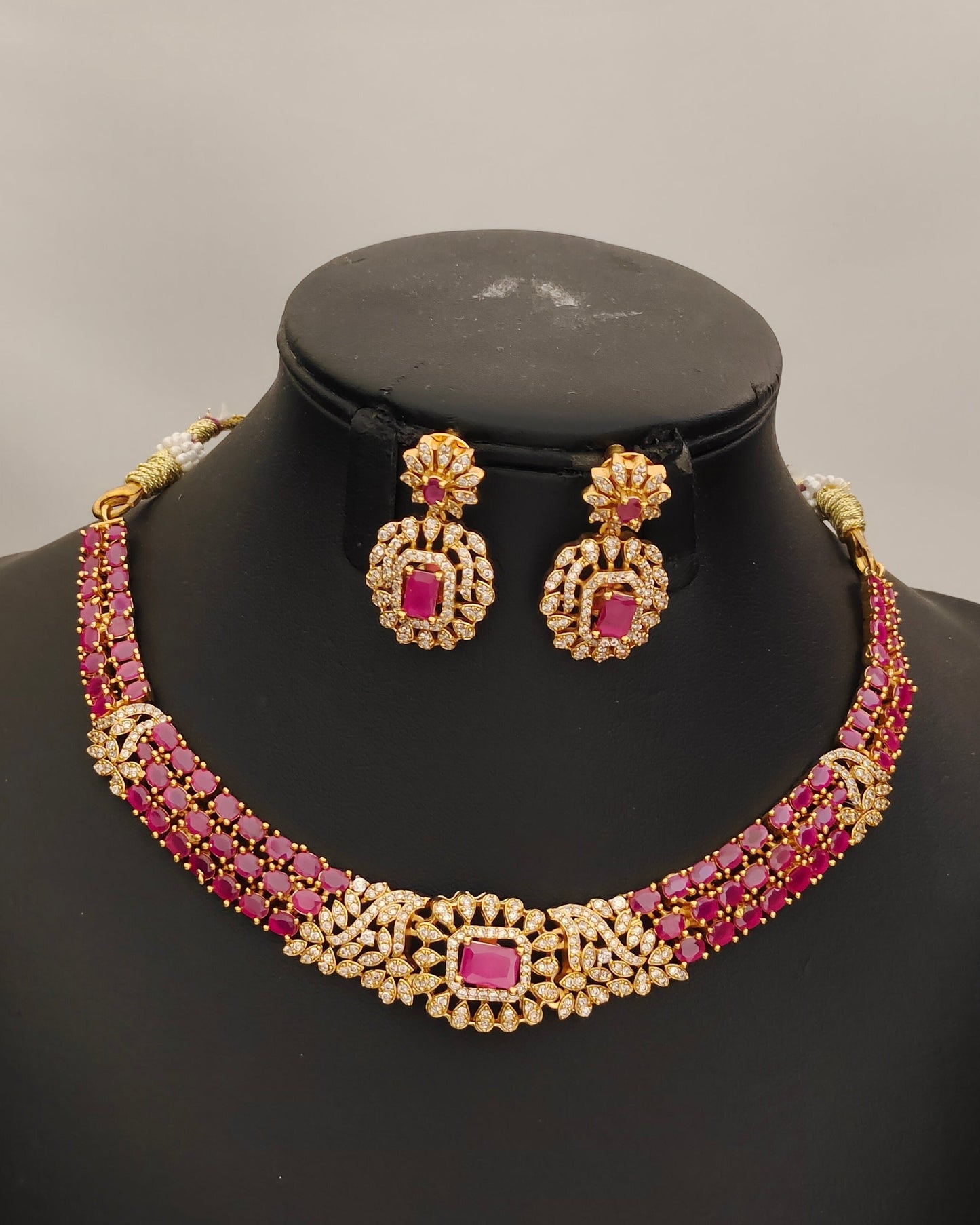 Gold Finish Neckset