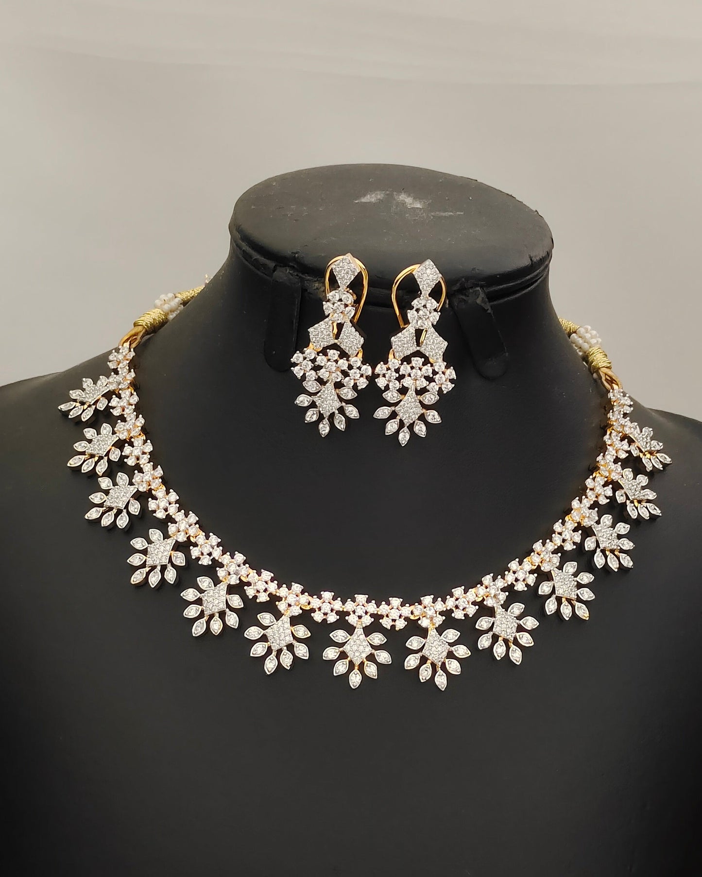 Diamond Finish Neckset
