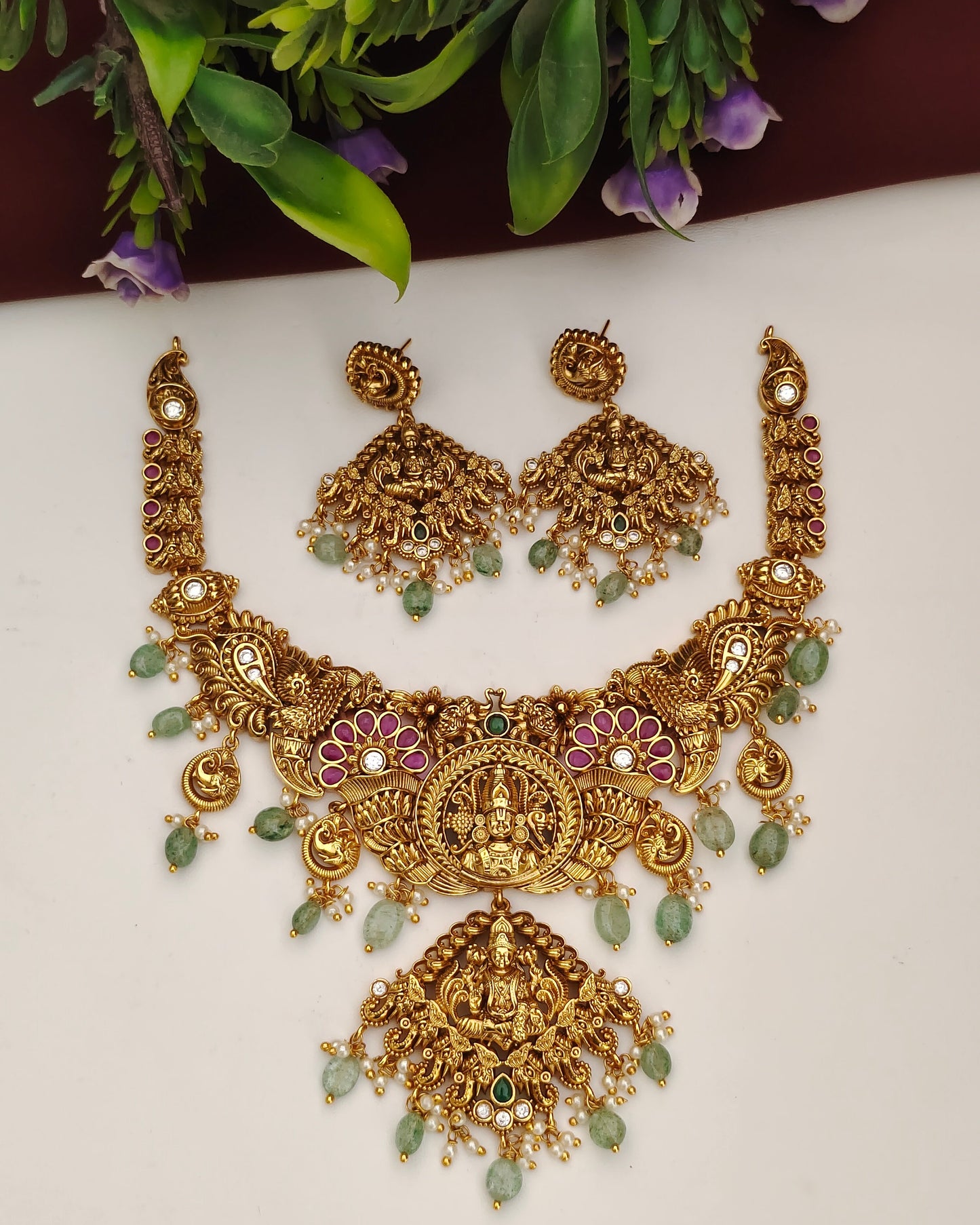 Antique Gold Finish Neckset