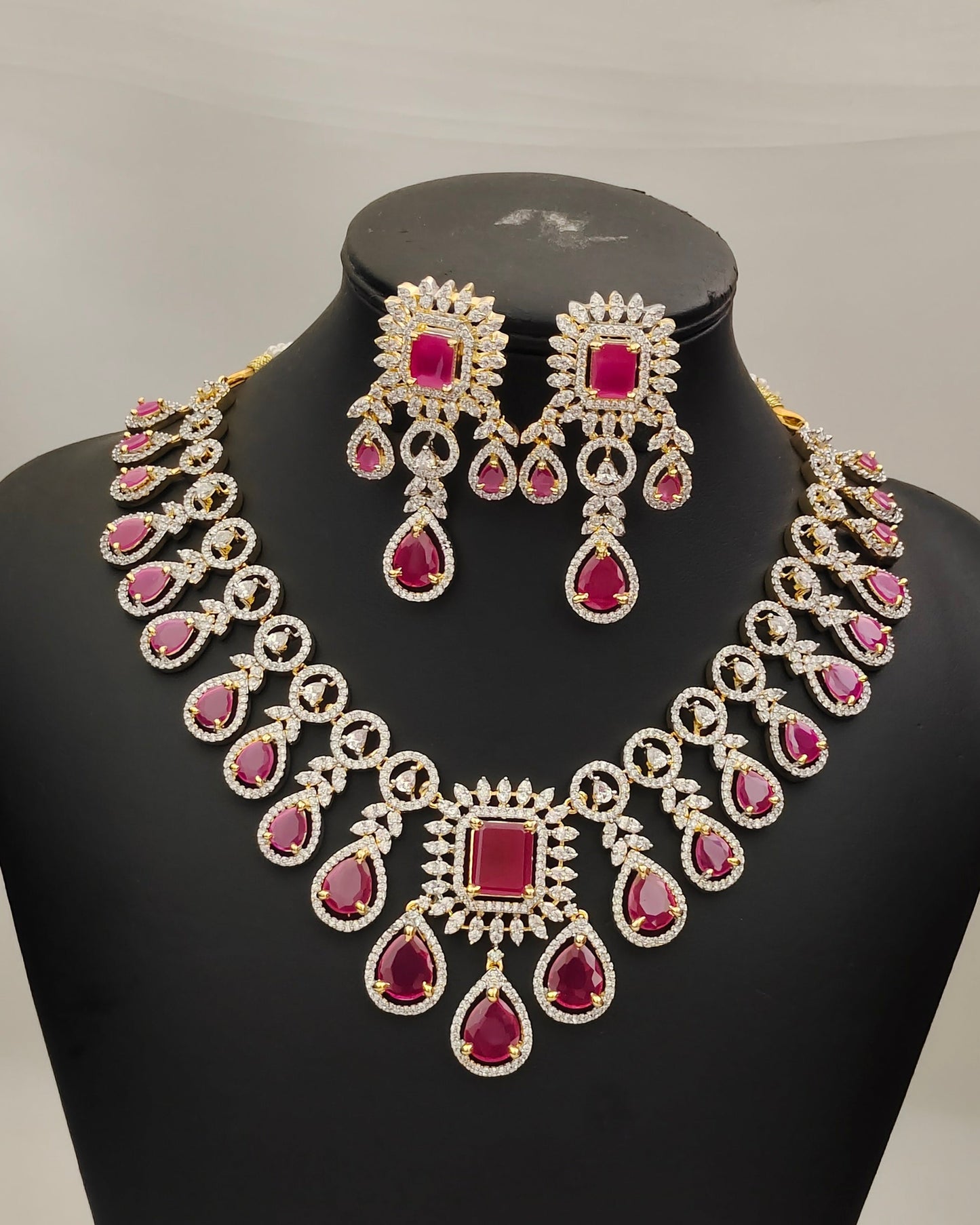 Diamond Finish Neckset