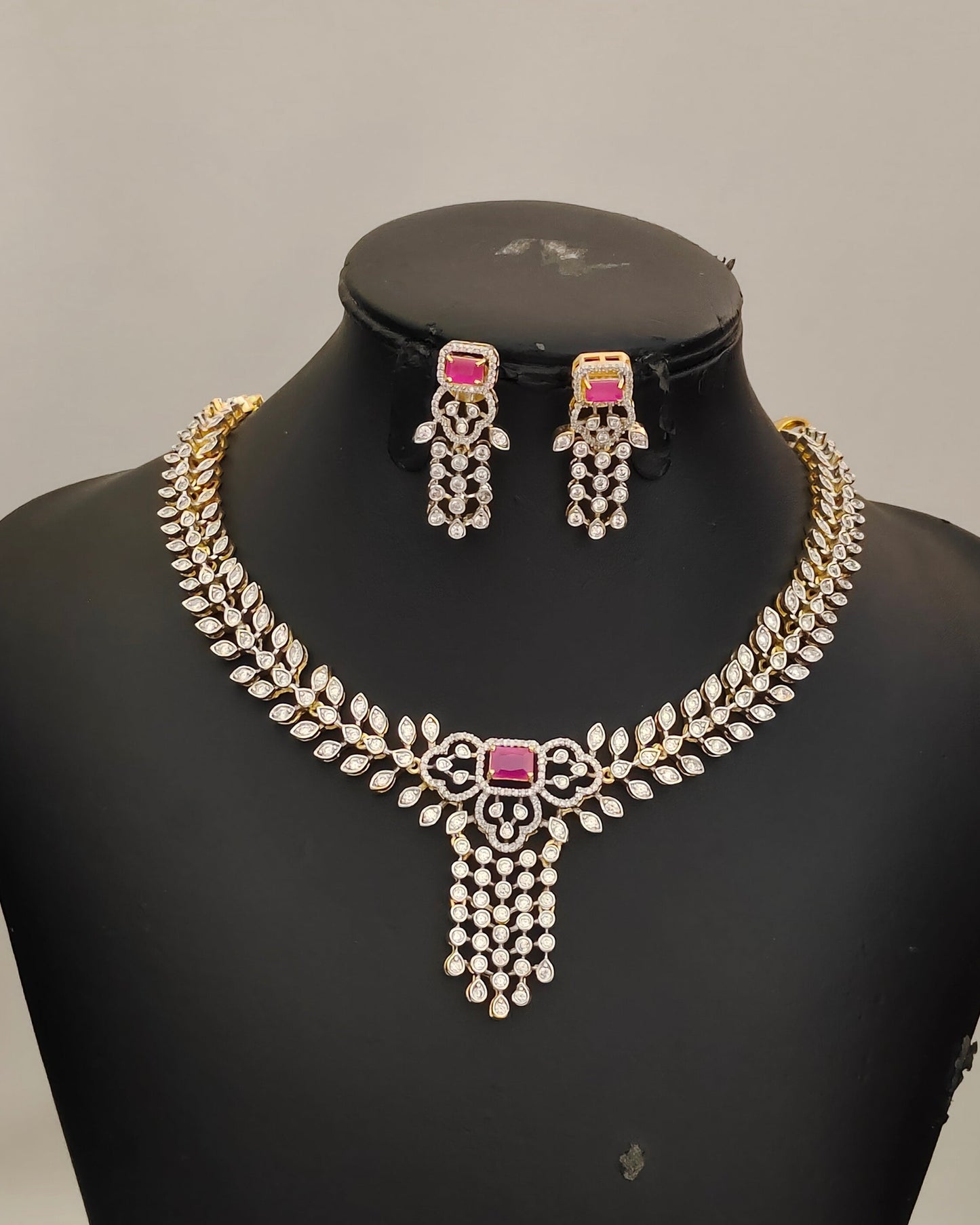 Diamond Finish Neckset
