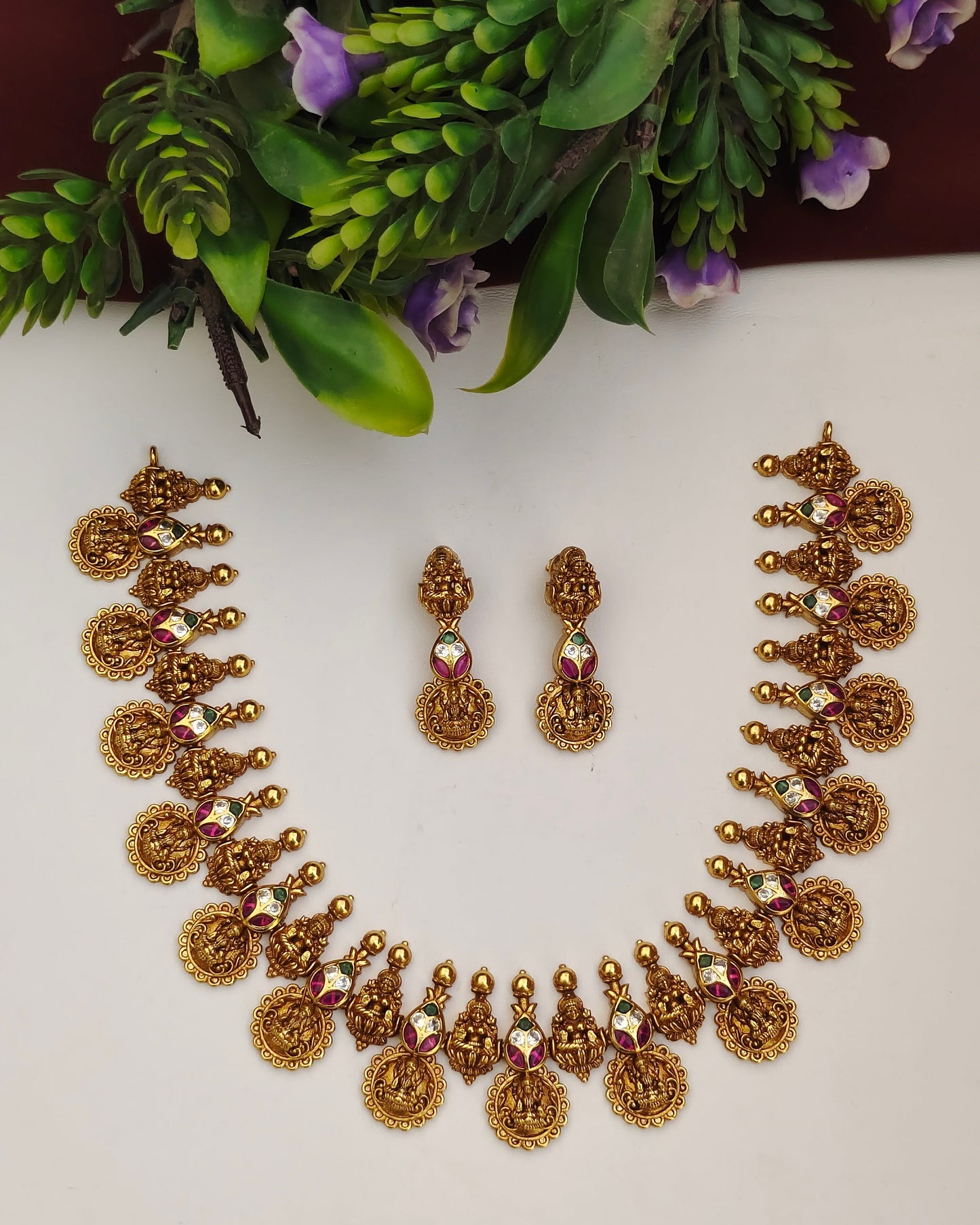Antique Finish Nekset