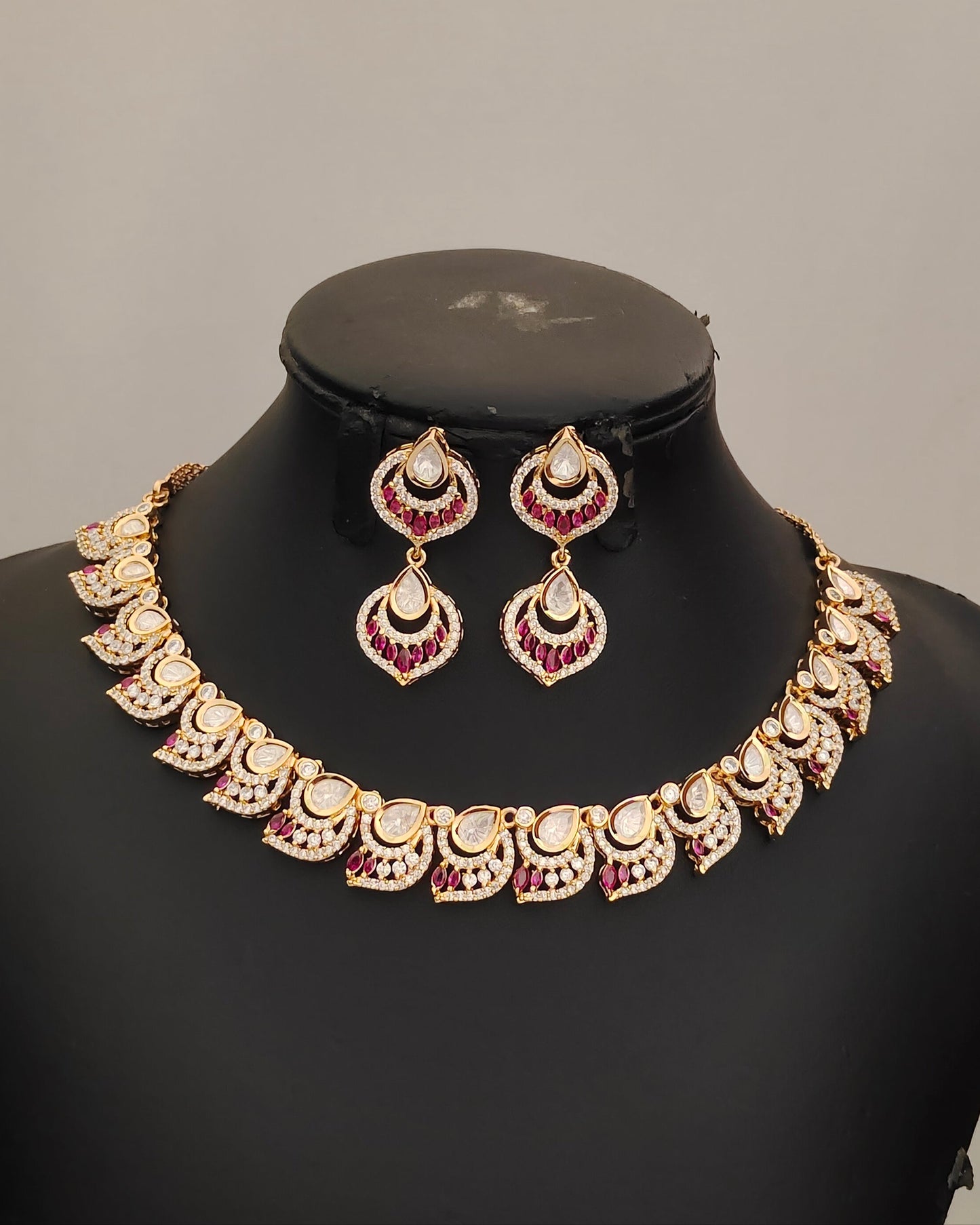 Carat Finish Neckset