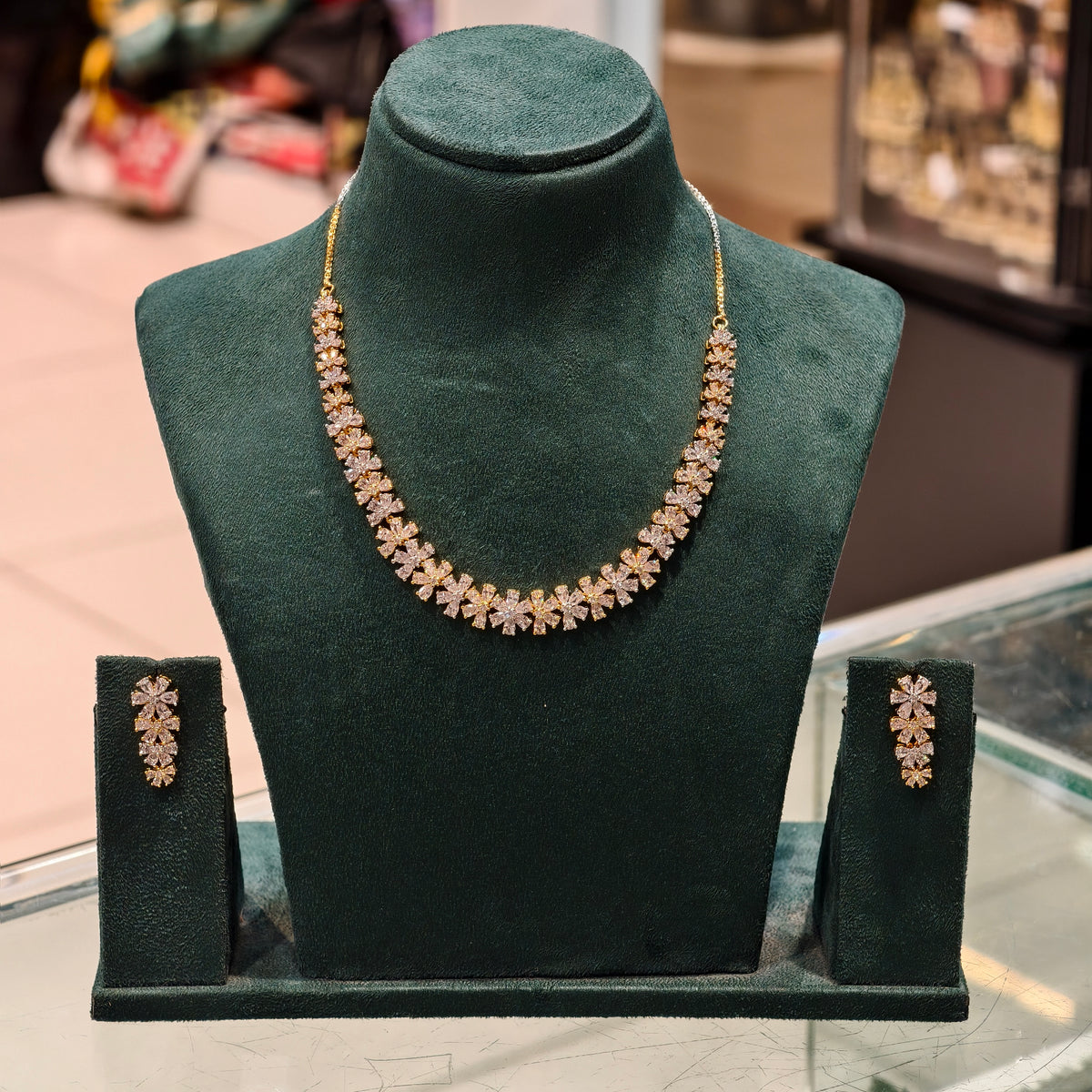 Diamond polish neckset