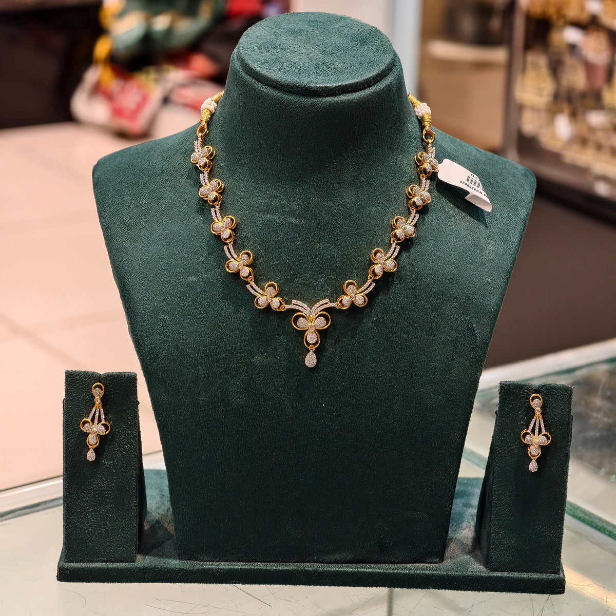 Diamond polish neckset
