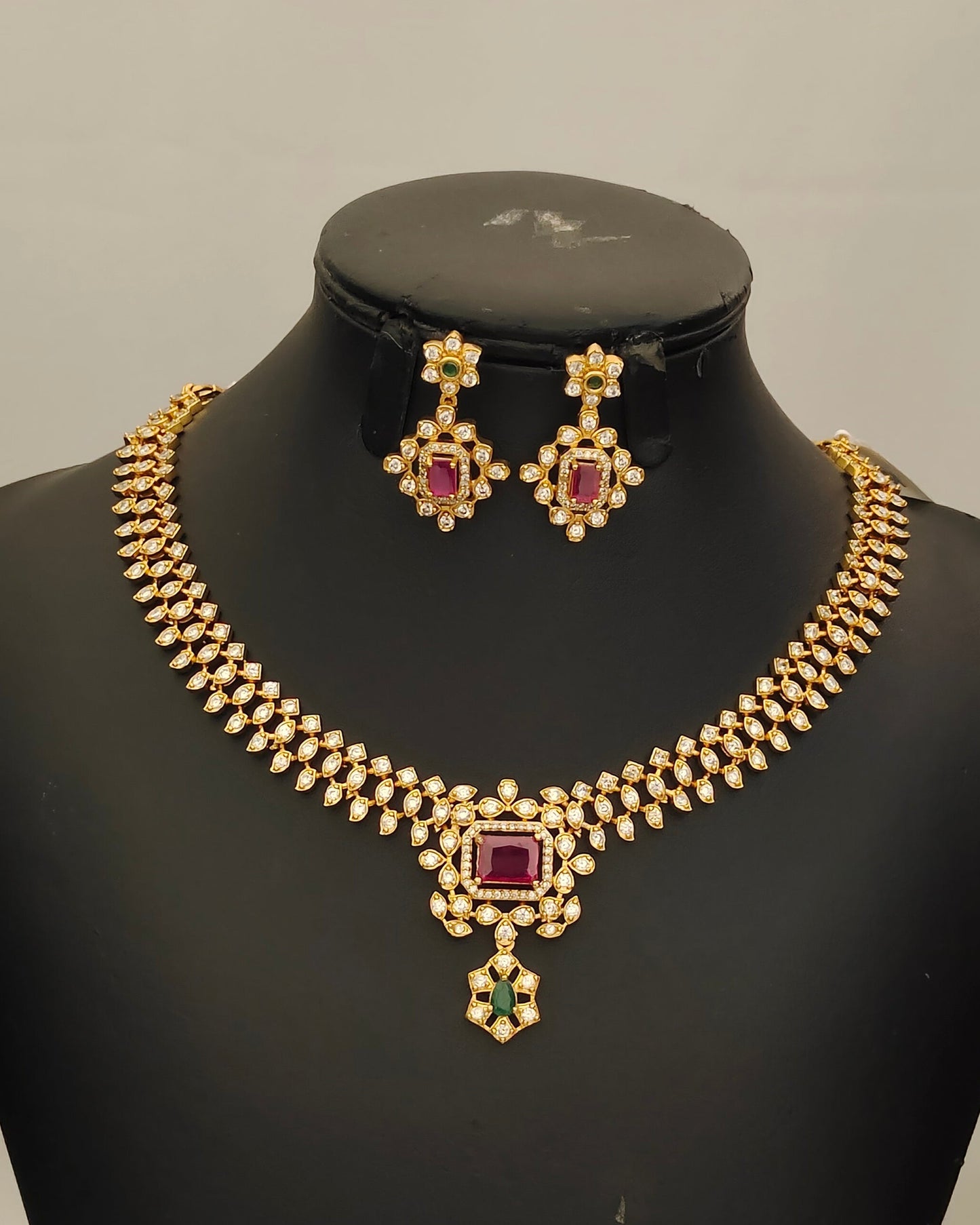 Matte Finish Neckset
