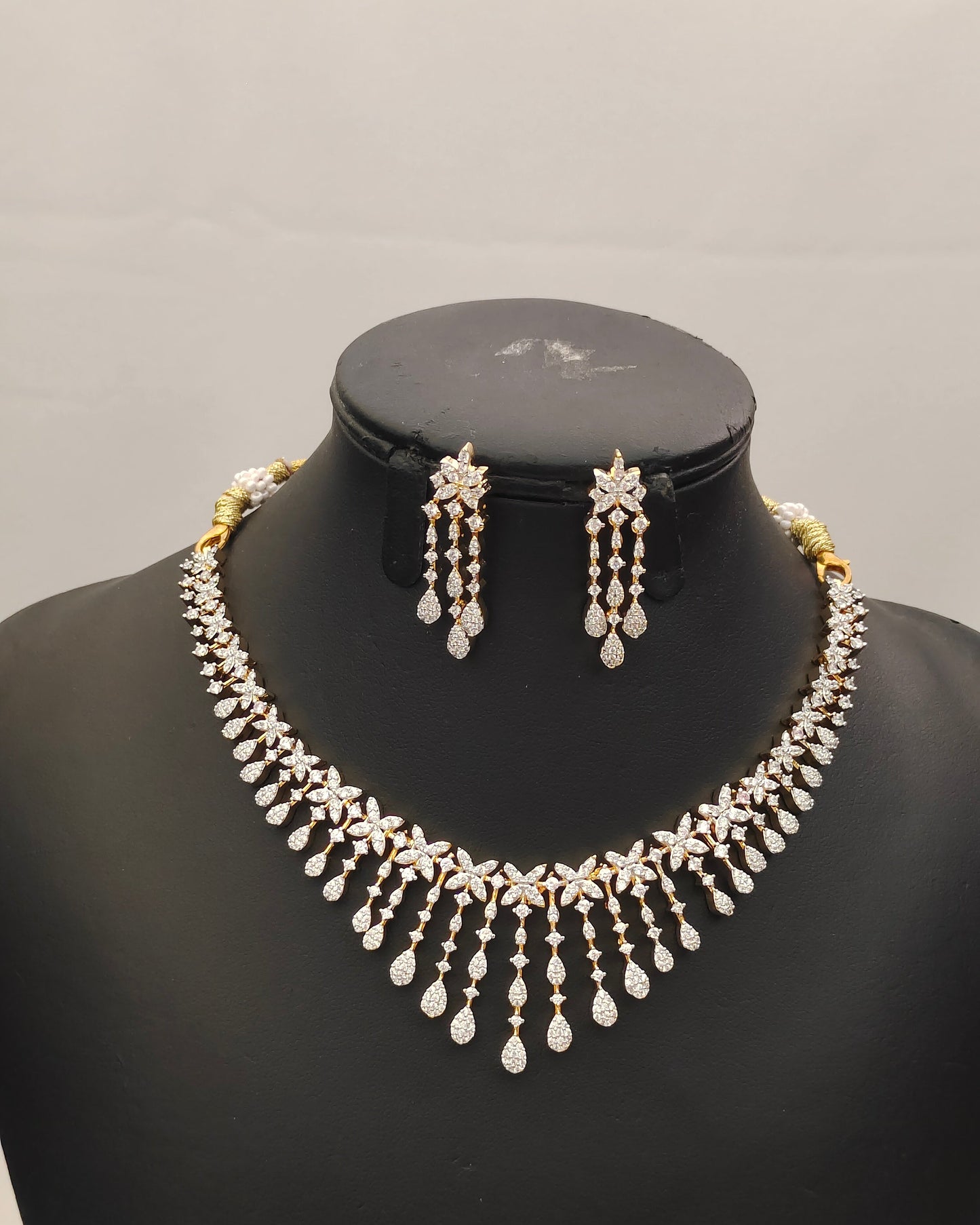 Diamond Finish Neckset