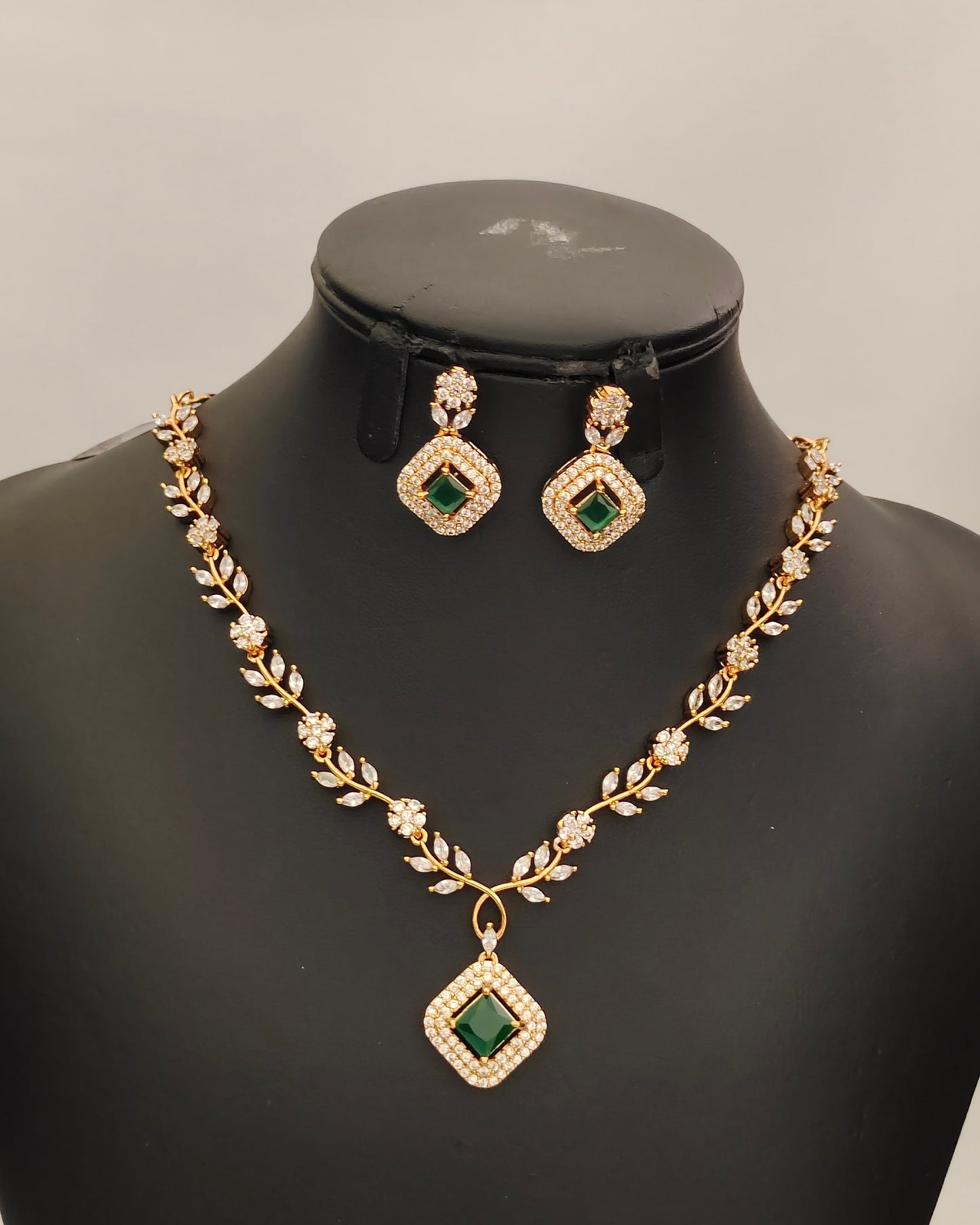 Diamond Finish Neckset
