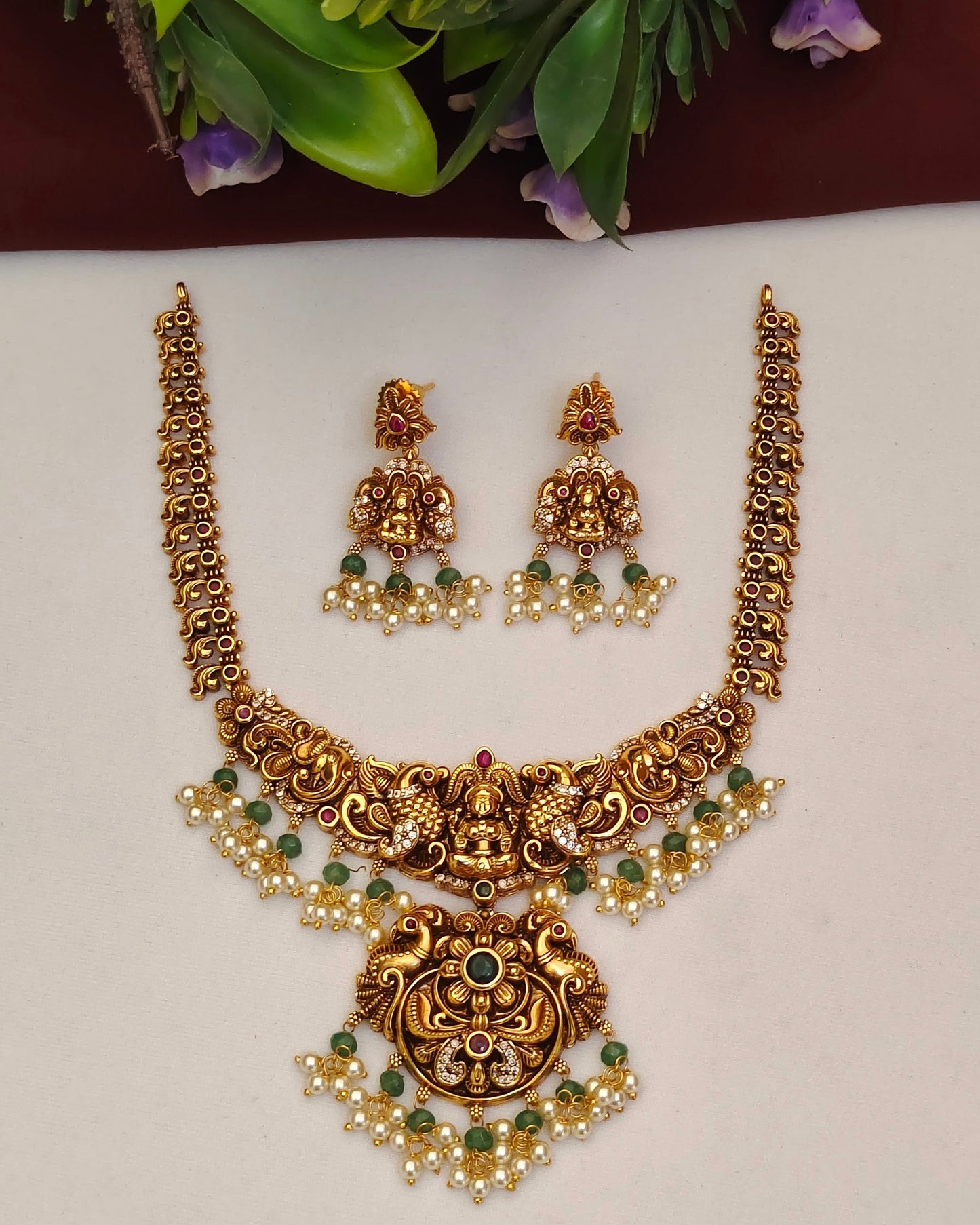 Antique Finish Neckset