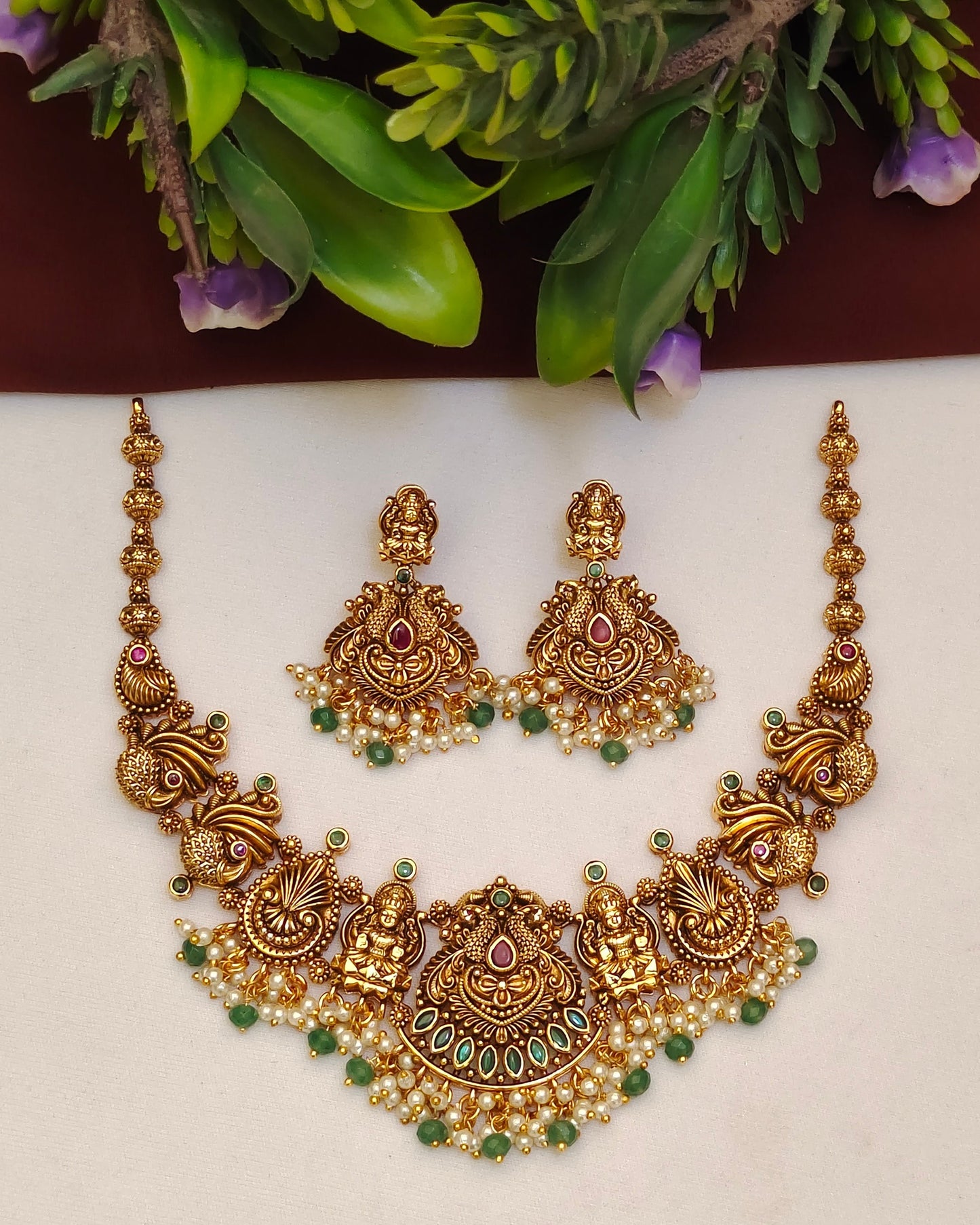 Matte Finish Neckset