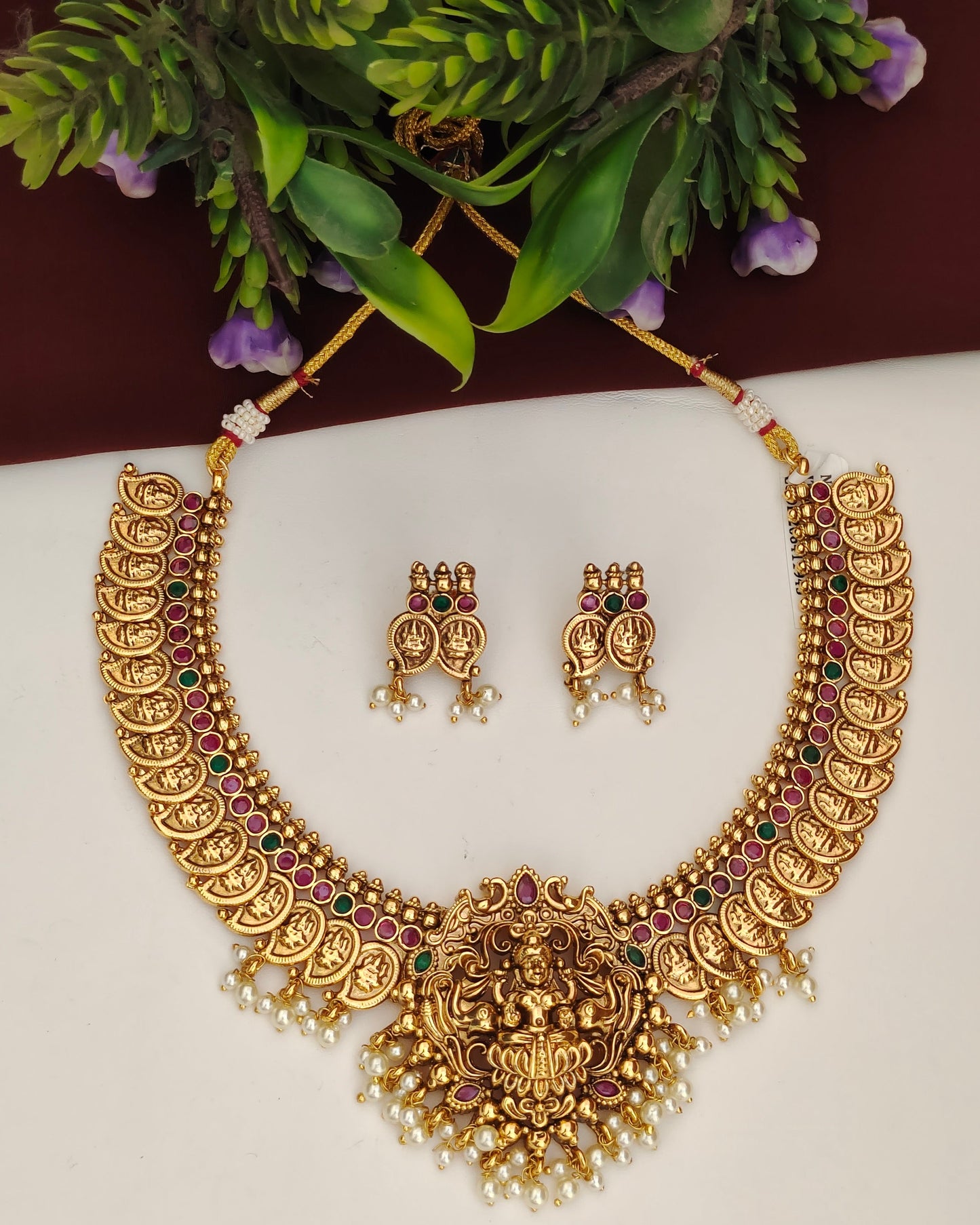 Antique Finish Neckset