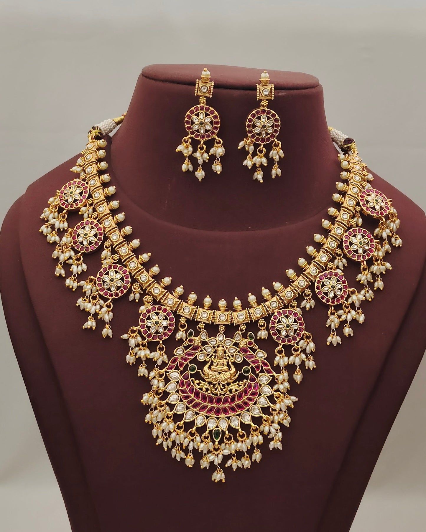 Antique Finish Neckset