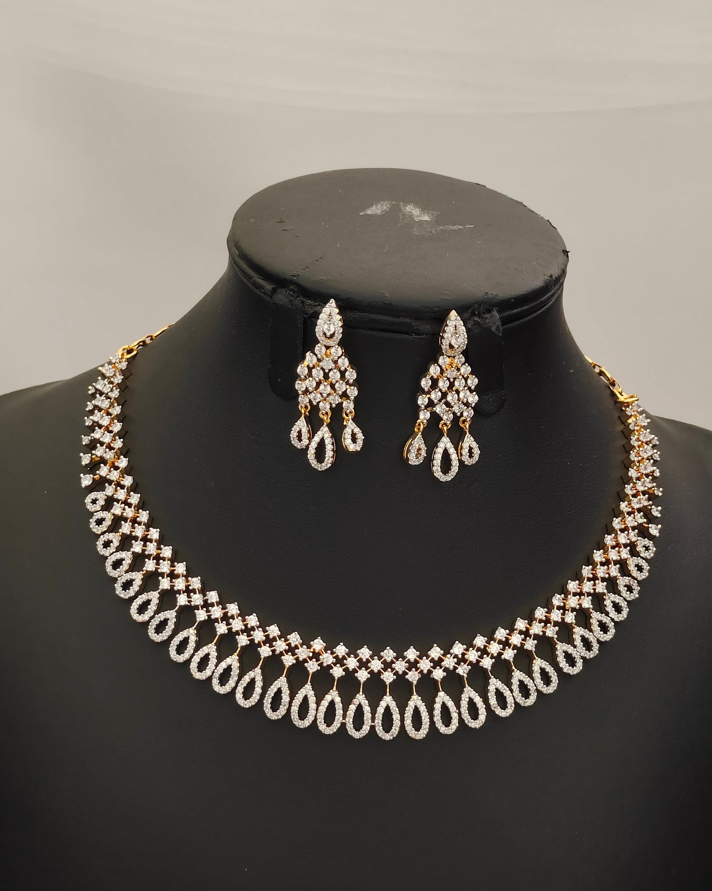Diamond Finish Neckset