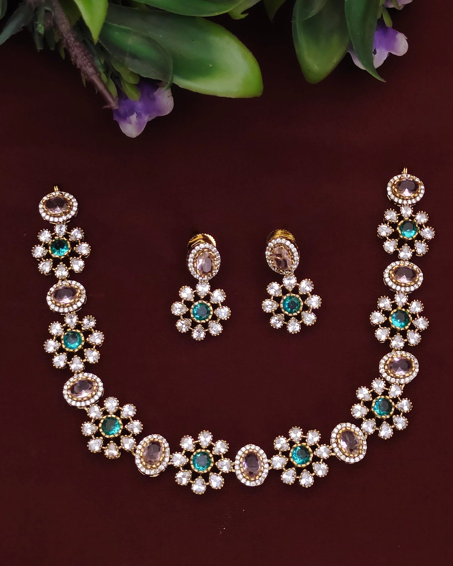 Victorian Neckset