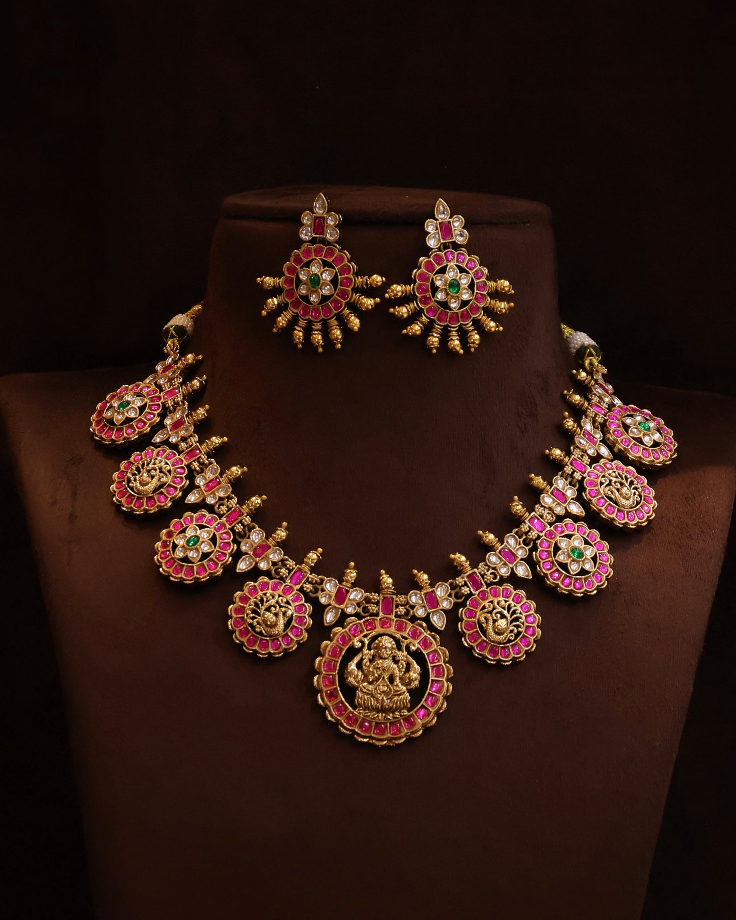 Jadau Kundan Neckset