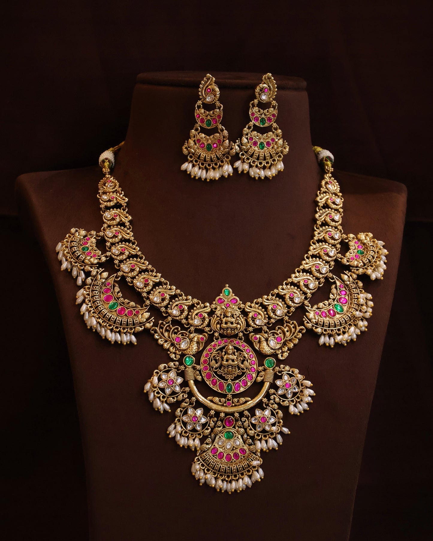 Jadau Kundan Neckset
