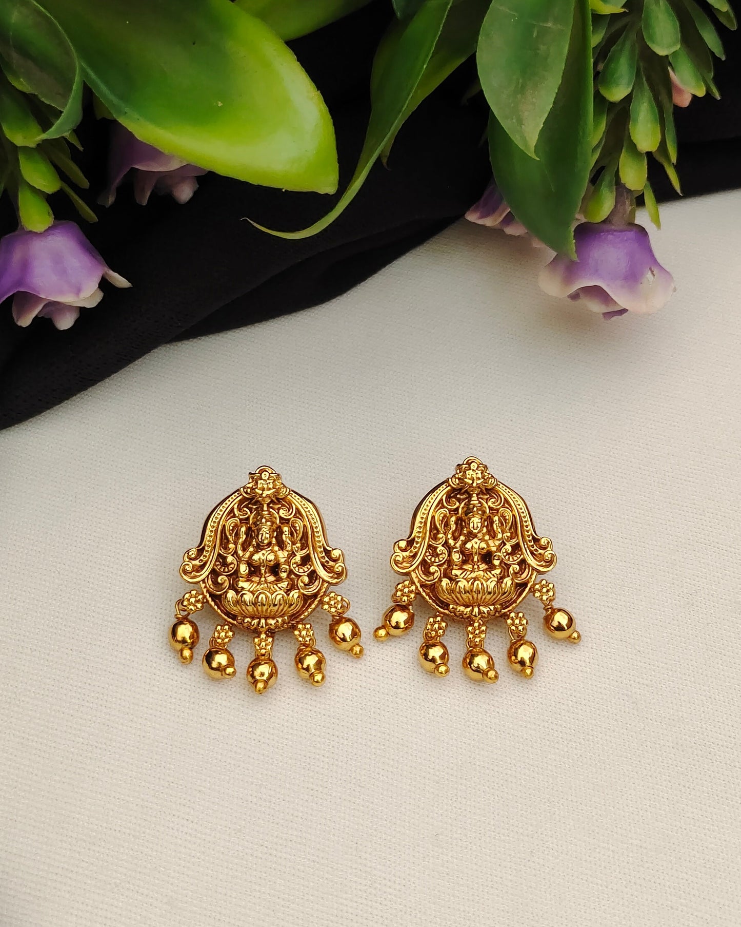 Antique Finish Studs